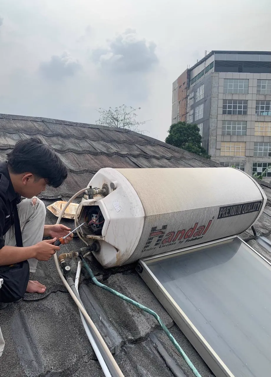 Spesialis Service Handal Solar Water Heater